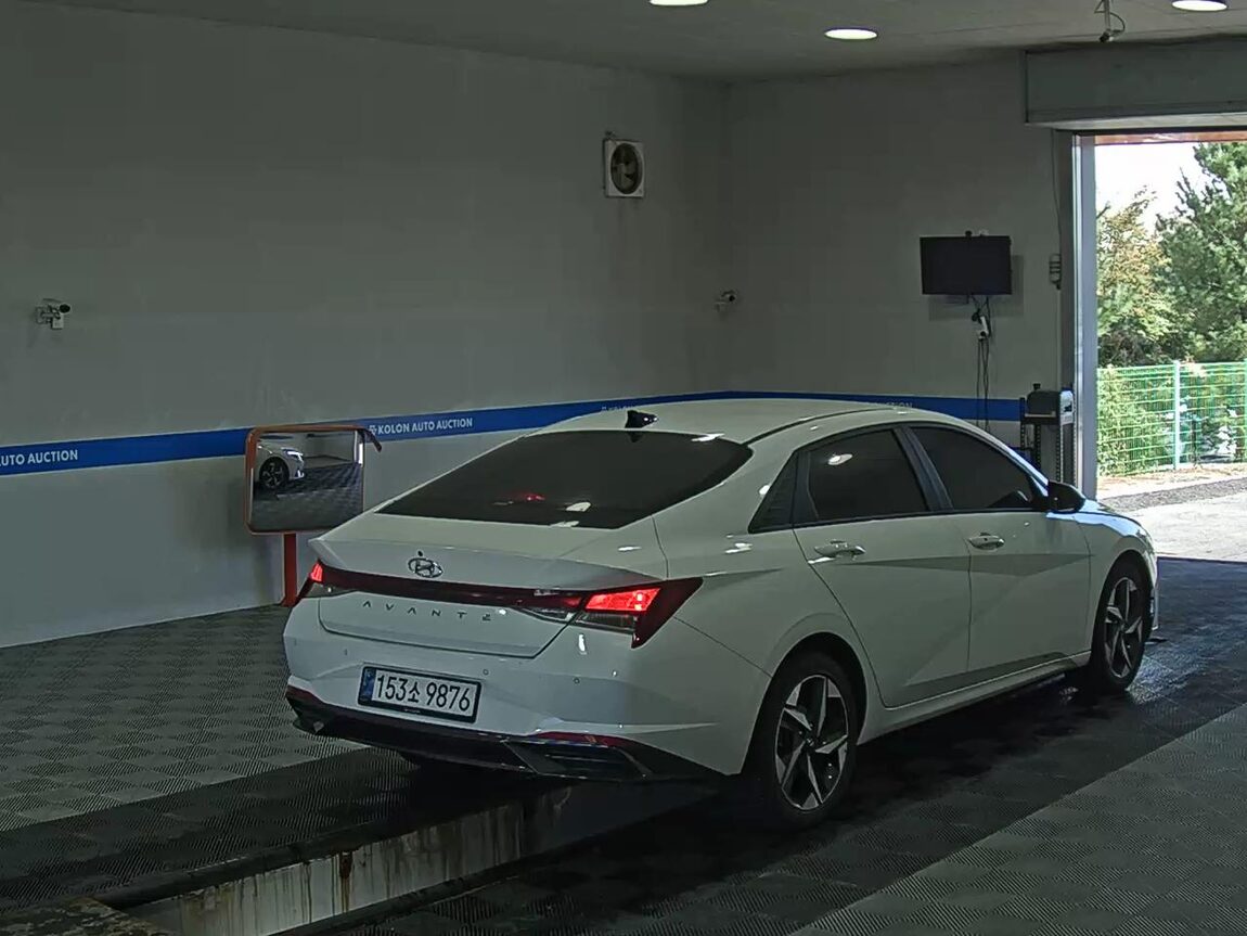 HYUNDAI AVANTE (CN7) 1.6 GASOLINE MODERN 2021 - zdjęcie 5