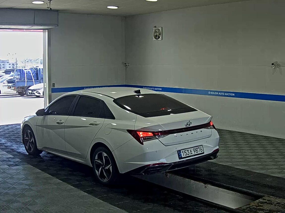 HYUNDAI AVANTE (CN7) 1.6 GASOLINE MODERN 2021 - zdjęcie 6