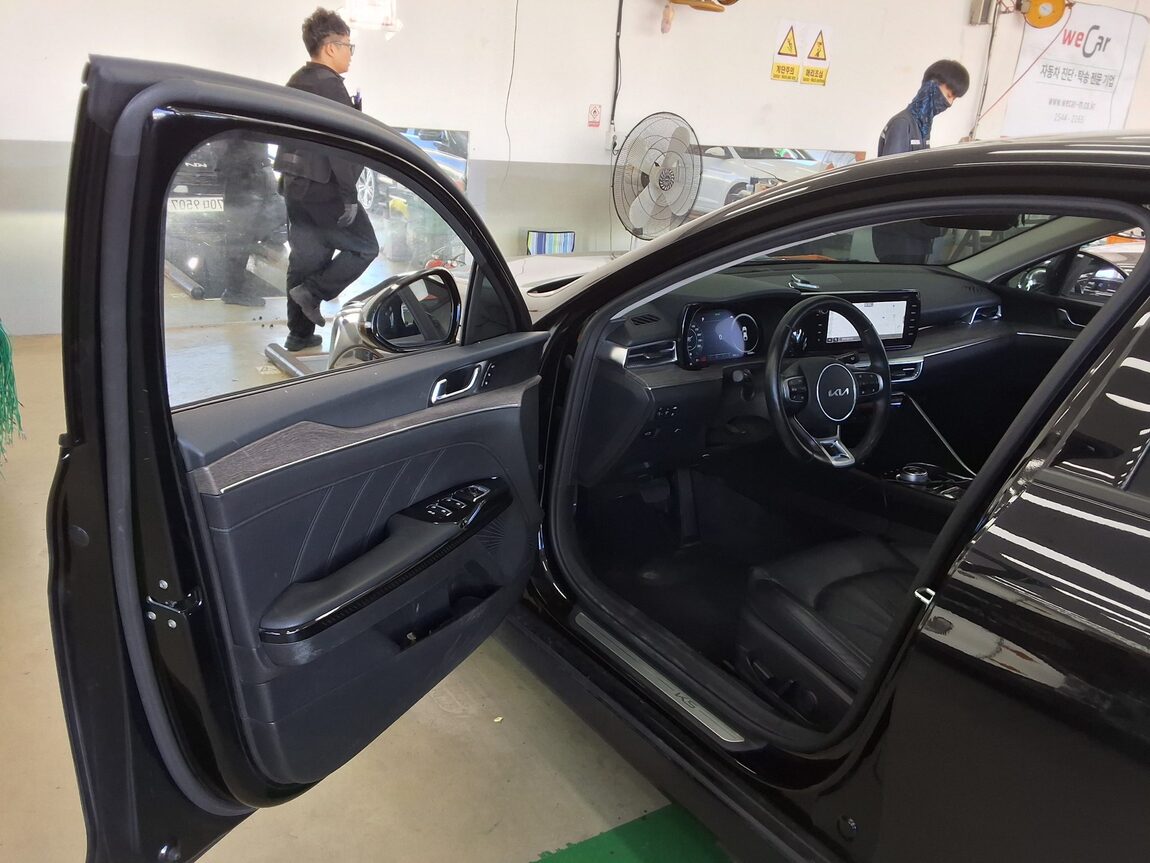 KIA NEW K5 (DL3) 2.0 GASOLINE SIGNATURE 2023 - zdjęcie 10