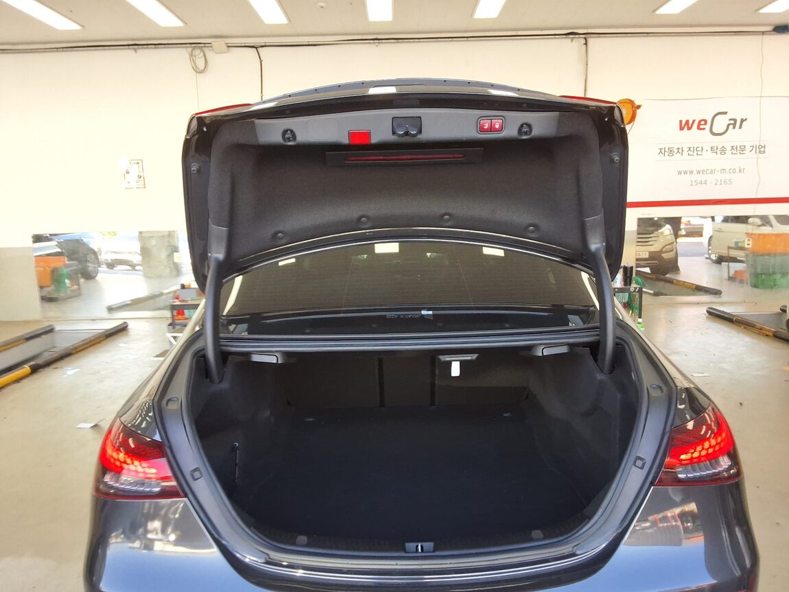 MERCEDES-BENZ E-CLASS (5TH GEN) E250 AVANTGARDE 2021 - zdjęcie 15
