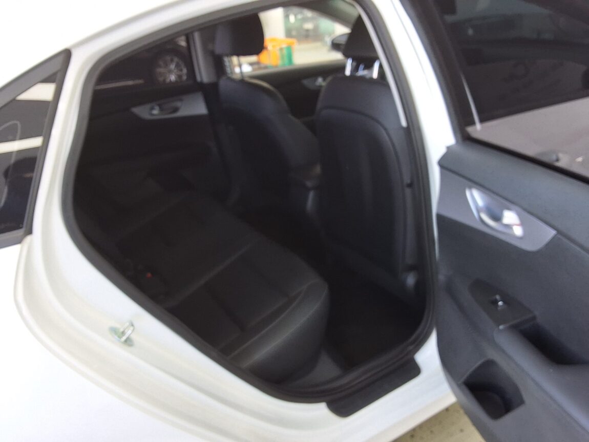 KIA THE NEW K3 1.6 GASOLINE TRENDY 2023 - zdjęcie 13