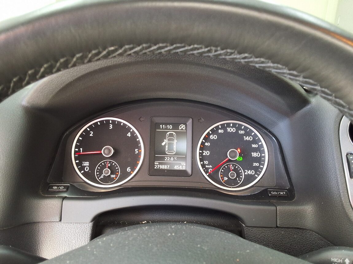 VOLKSWAGEN TIGUAN 2.0 TDI BLUEMOTION PREMIUM 2013 - zdjęcie 10