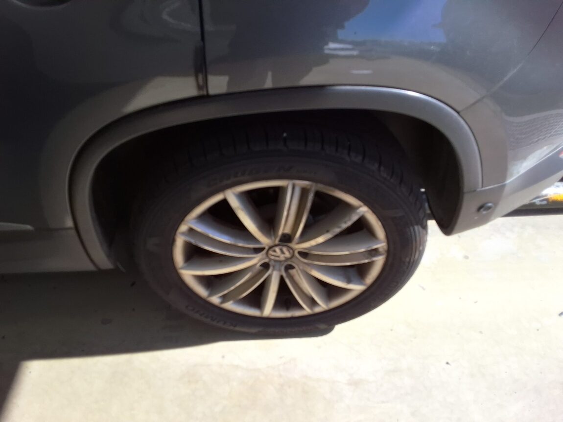 VOLKSWAGEN TIGUAN 2.0 TDI BLUEMOTION PREMIUM 2013 - zdjęcie 20