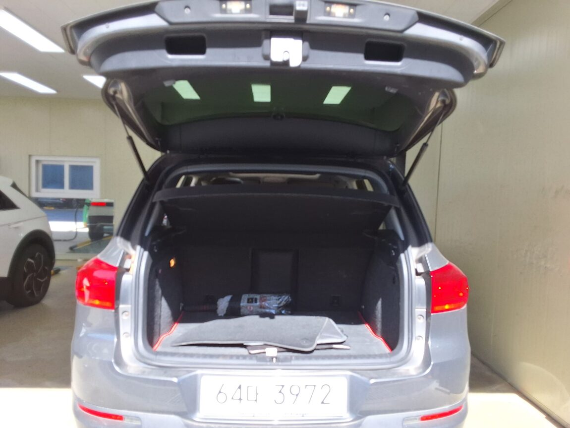 VOLKSWAGEN TIGUAN 2.0 TDI BLUEMOTION PREMIUM 2013 - zdjęcie 16