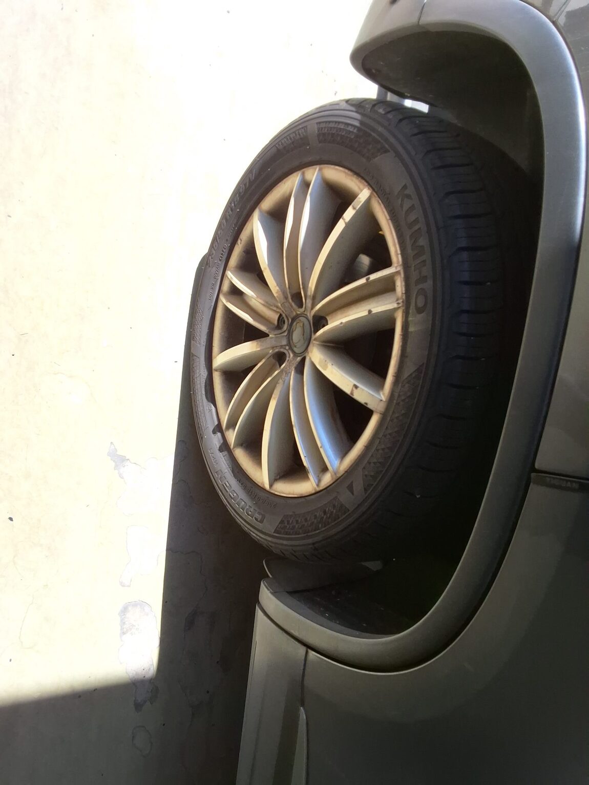 VOLKSWAGEN TIGUAN 2.0 TDI BLUEMOTION PREMIUM 2013 - zdjęcie 22
