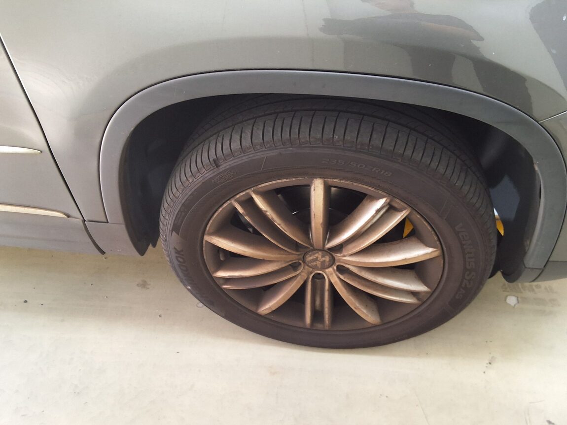 VOLKSWAGEN TIGUAN 2.0 TDI BLUEMOTION PREMIUM 2013 - zdjęcie 21