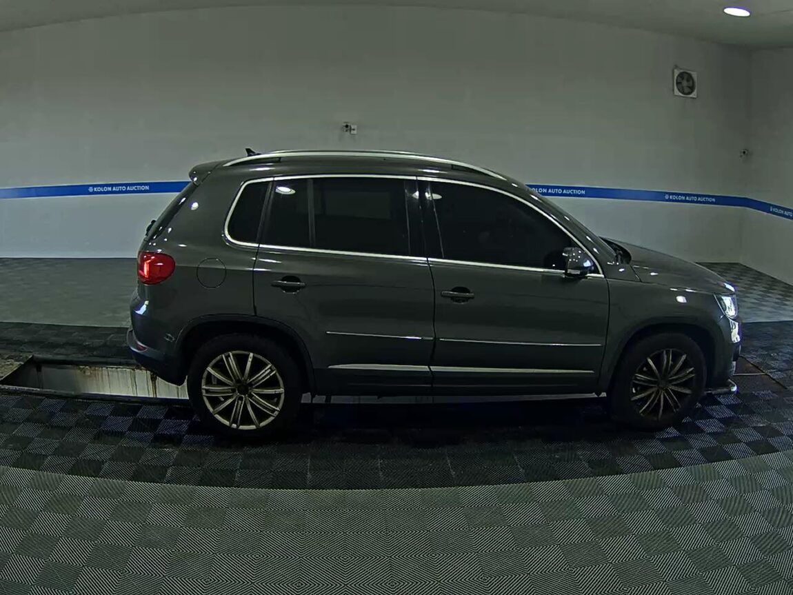 VOLKSWAGEN TIGUAN 2.0 TDI BLUEMOTION PREMIUM 2013 - zdjęcie 4