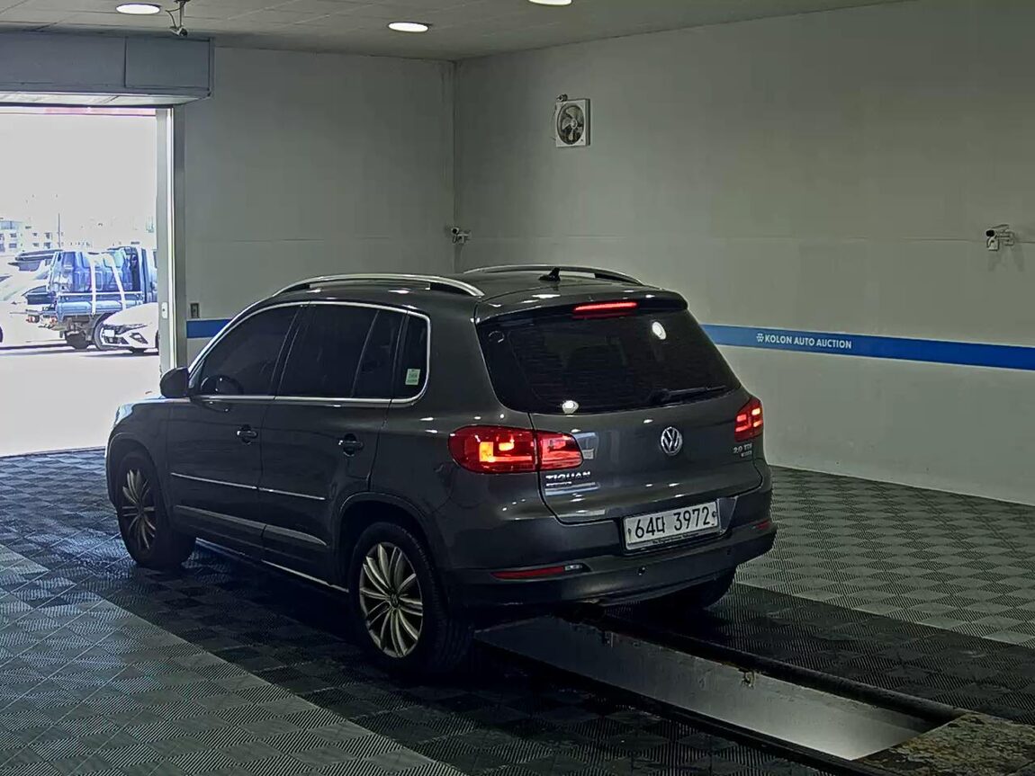 VOLKSWAGEN TIGUAN 2.0 TDI BLUEMOTION PREMIUM 2013 - zdjęcie 6