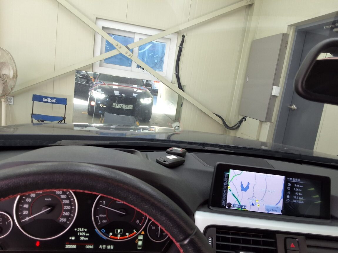 BMW 3 SERIES (6TH GEN) 320d SPORTS 2014 - zdjęcie 24