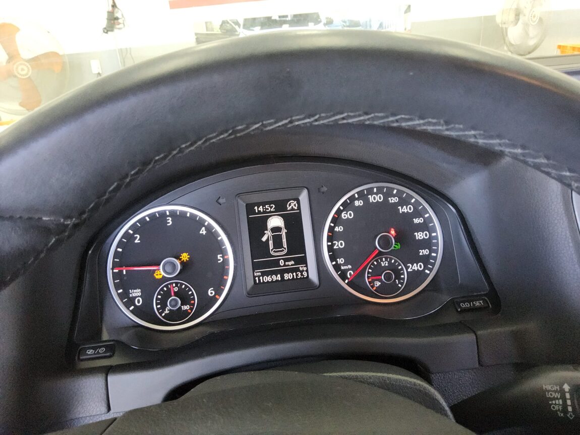 VOLKSWAGEN TIGUAN 2.0 TDI BLUEMOTION COMFORT 2014 - zdjęcie 9