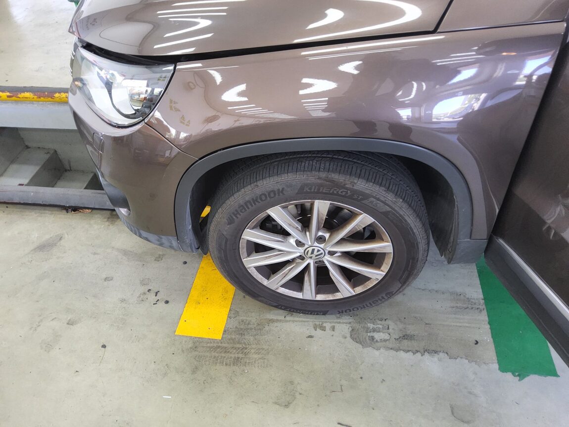 VOLKSWAGEN TIGUAN 2.0 TDI BLUEMOTION COMFORT 2014 - zdjęcie 22