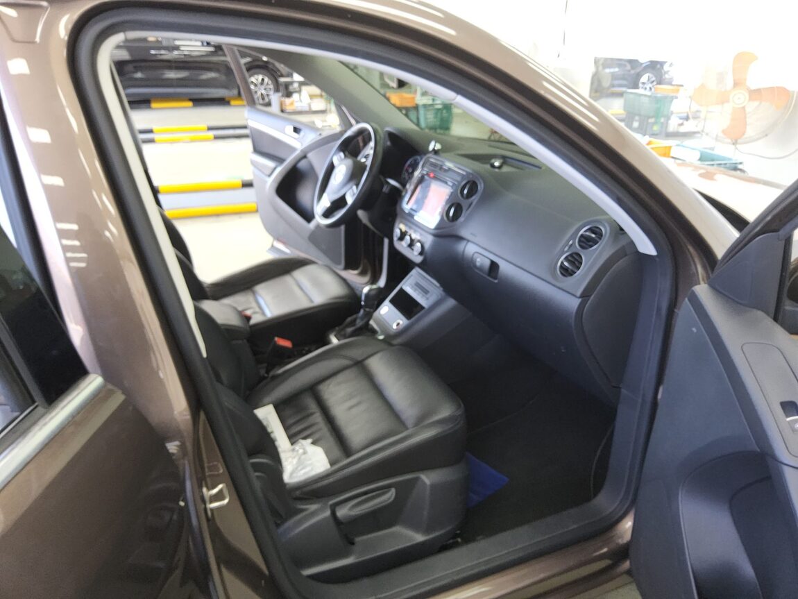 VOLKSWAGEN TIGUAN 2.0 TDI BLUEMOTION COMFORT 2014 - zdjęcie 14