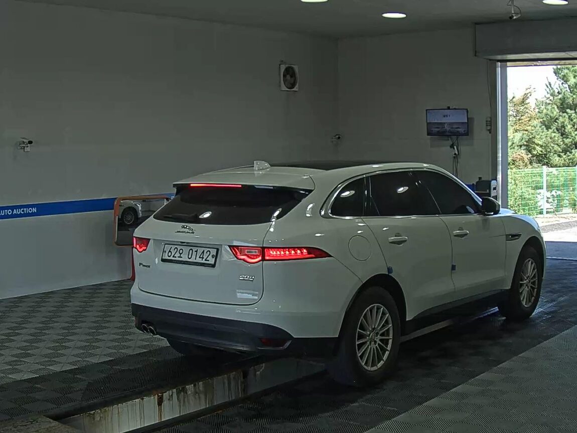 JAGUAR F-PACE 2.0 20d AWD PRESTIGE 2017 - zdjęcie 5
