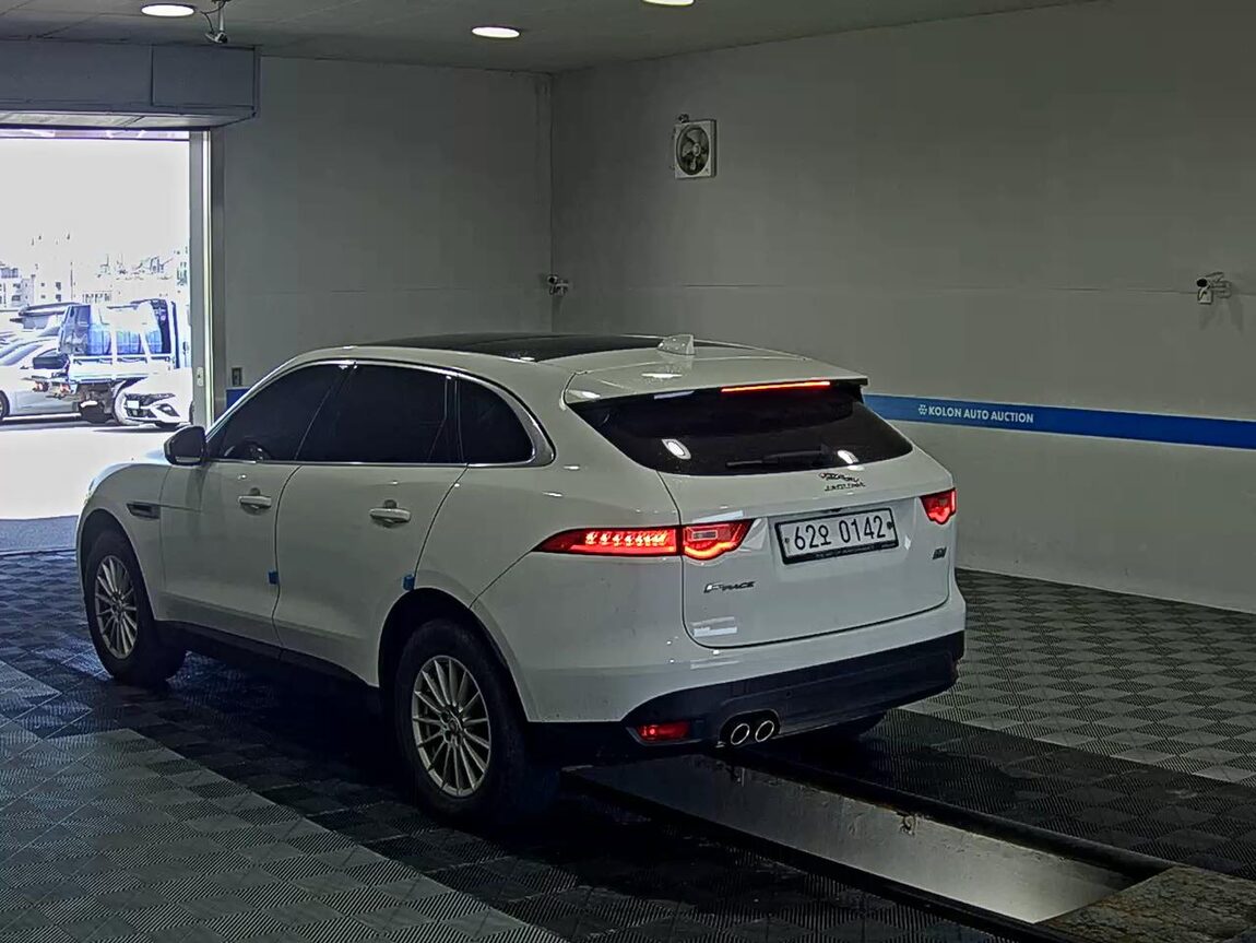 JAGUAR F-PACE 2.0 20d AWD PRESTIGE 2017 - zdjęcie 6