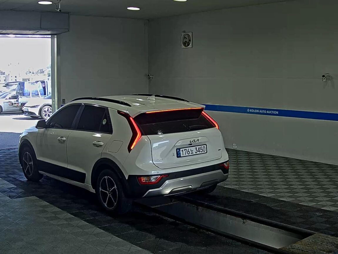 KIA THE ALL NEW NIRO 1.6 HEV PRESTIGE 2022 - zdjęcie 6