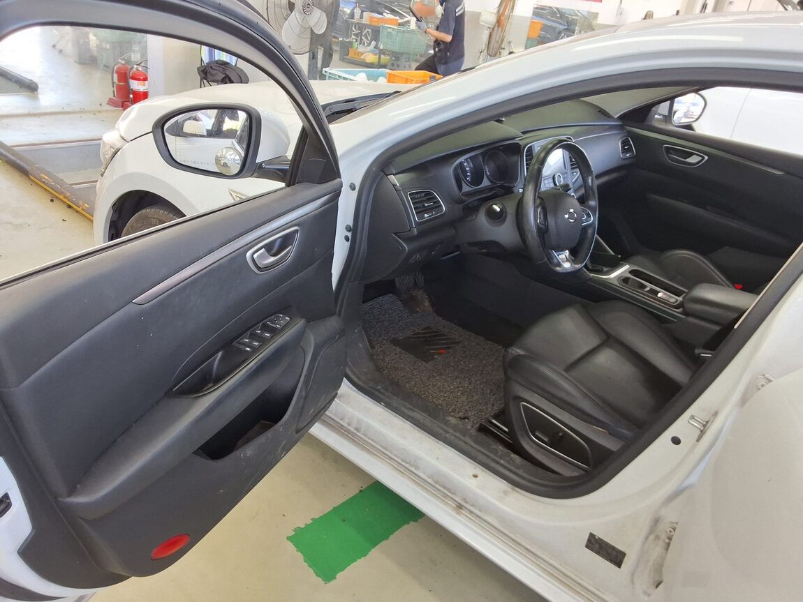 RENAULT (SAMSUNG) SM6 1.6 TCe SE 2019 - zdjęcie 10