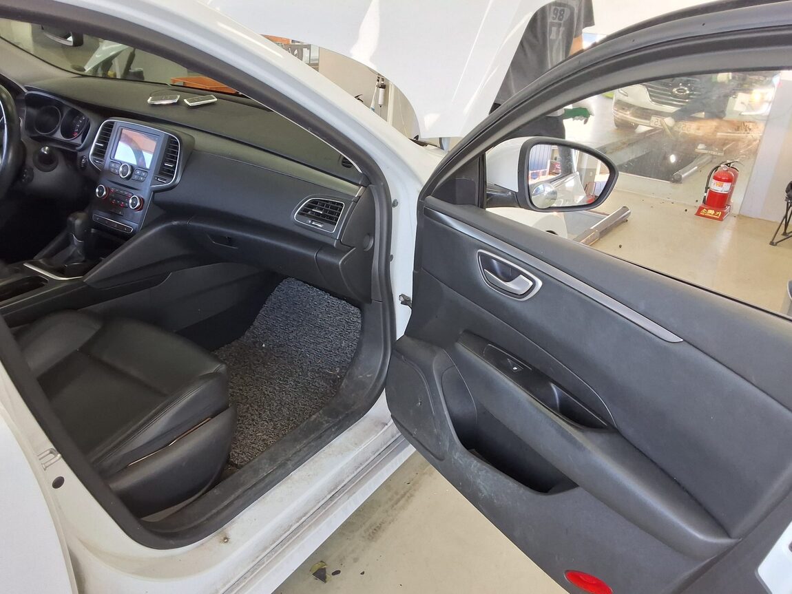 RENAULT (SAMSUNG) SM6 1.6 TCe SE 2019 - zdjęcie 14