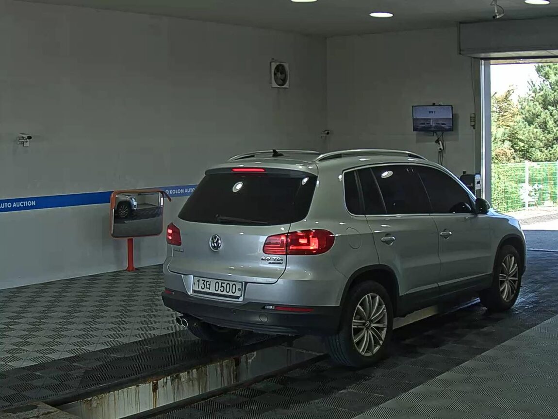 VOLKSWAGEN TIGUAN 2.0 TDI BLUEMOTION PREMIUM 2016 - zdjęcie 5