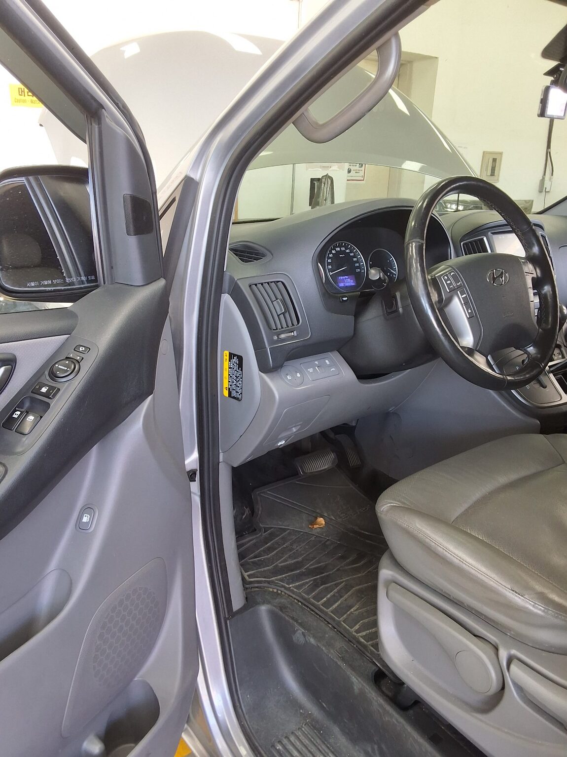 HYUNDAI THE NEW GRAND STAREX 5-SEATER DIESEL VAN MODERN 2021 - zdjęcie 10