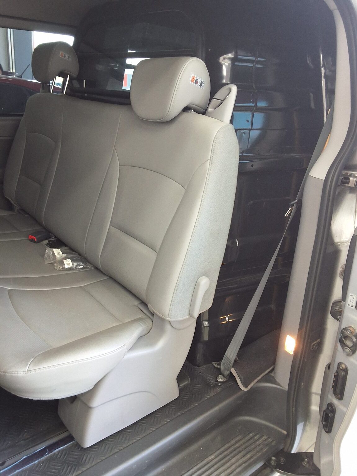 HYUNDAI THE NEW GRAND STAREX 5-SEATER DIESEL VAN MODERN 2021 - zdjęcie 12