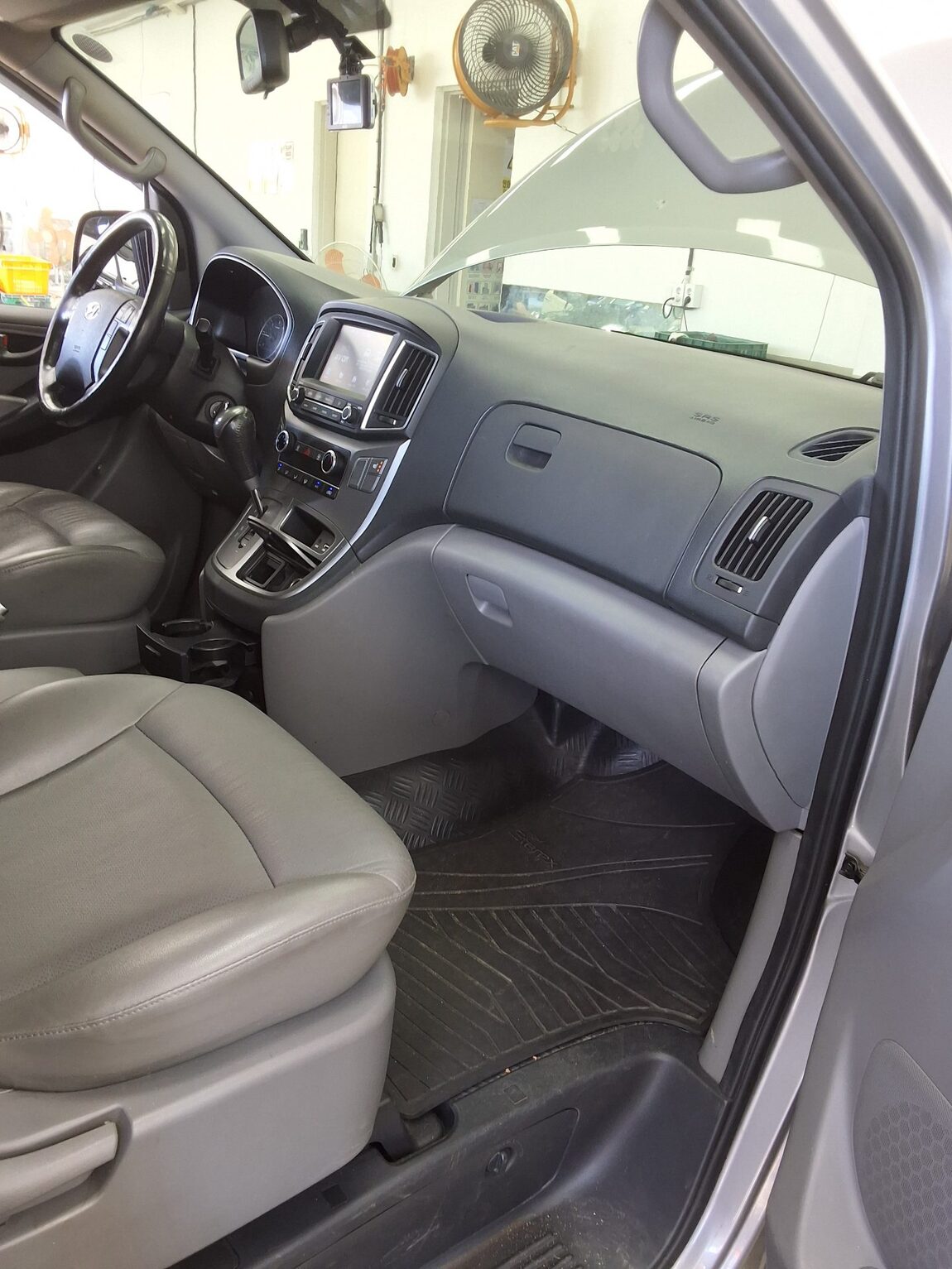 HYUNDAI THE NEW GRAND STAREX 5-SEATER DIESEL VAN MODERN 2021 - zdjęcie 14