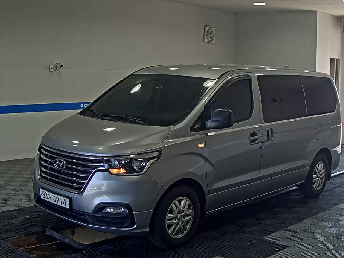 HYUNDAI THE NEW GRAND STAREX 5-SEATER DIESEL VAN MODERN 2021 - zdjęcie 2