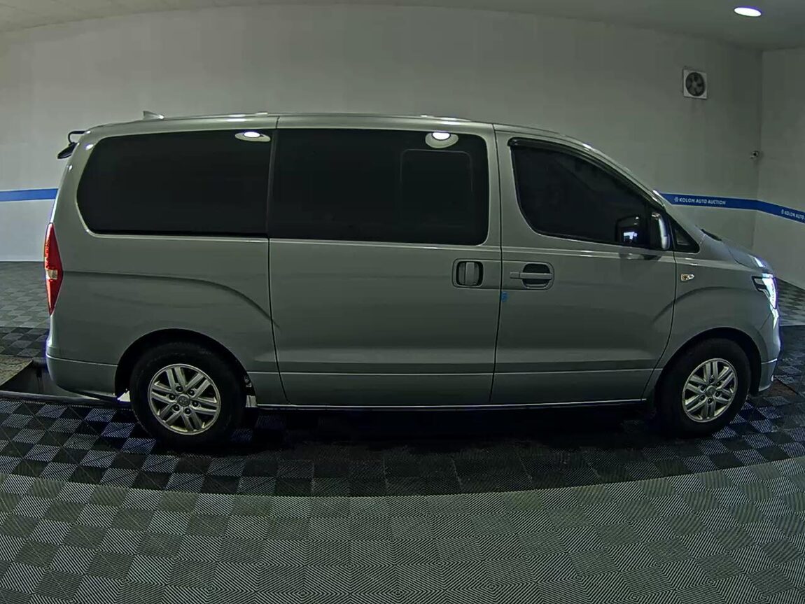 HYUNDAI THE NEW GRAND STAREX 5-SEATER DIESEL VAN MODERN 2021 - zdjęcie 4