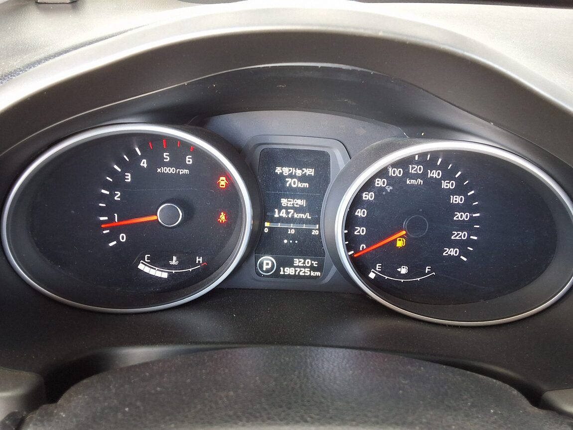 KIA THE NEW SPORTAGE R DIESEL R2.0 2WD PRESTIGE 2014 - zdjęcie 9