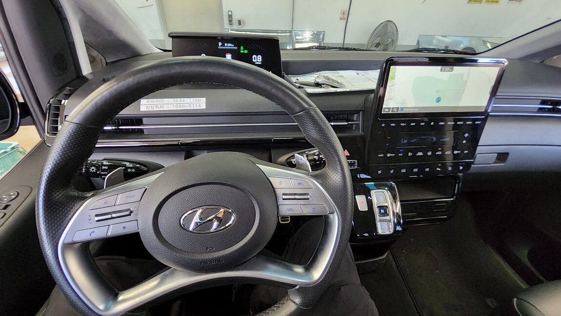 HYUNDAI STARIA 2.2 DIESEL LOUNGE 9-SEATER 4WD PRESTIGE 2023 - zdjęcie 18