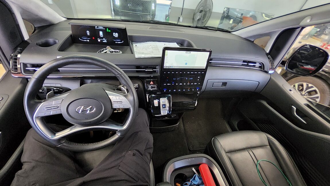 HYUNDAI STARIA 2.2 DIESEL LOUNGE 9-SEATER 4WD PRESTIGE 2023 - zdjęcie 11