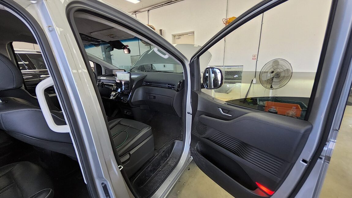 HYUNDAI STARIA 2.2 DIESEL LOUNGE 9-SEATER 4WD PRESTIGE 2023 - zdjęcie 14