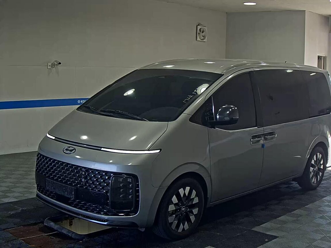 HYUNDAI STARIA 2.2 DIESEL LOUNGE 9-SEATER 4WD PRESTIGE 2023 - zdjęcie 2