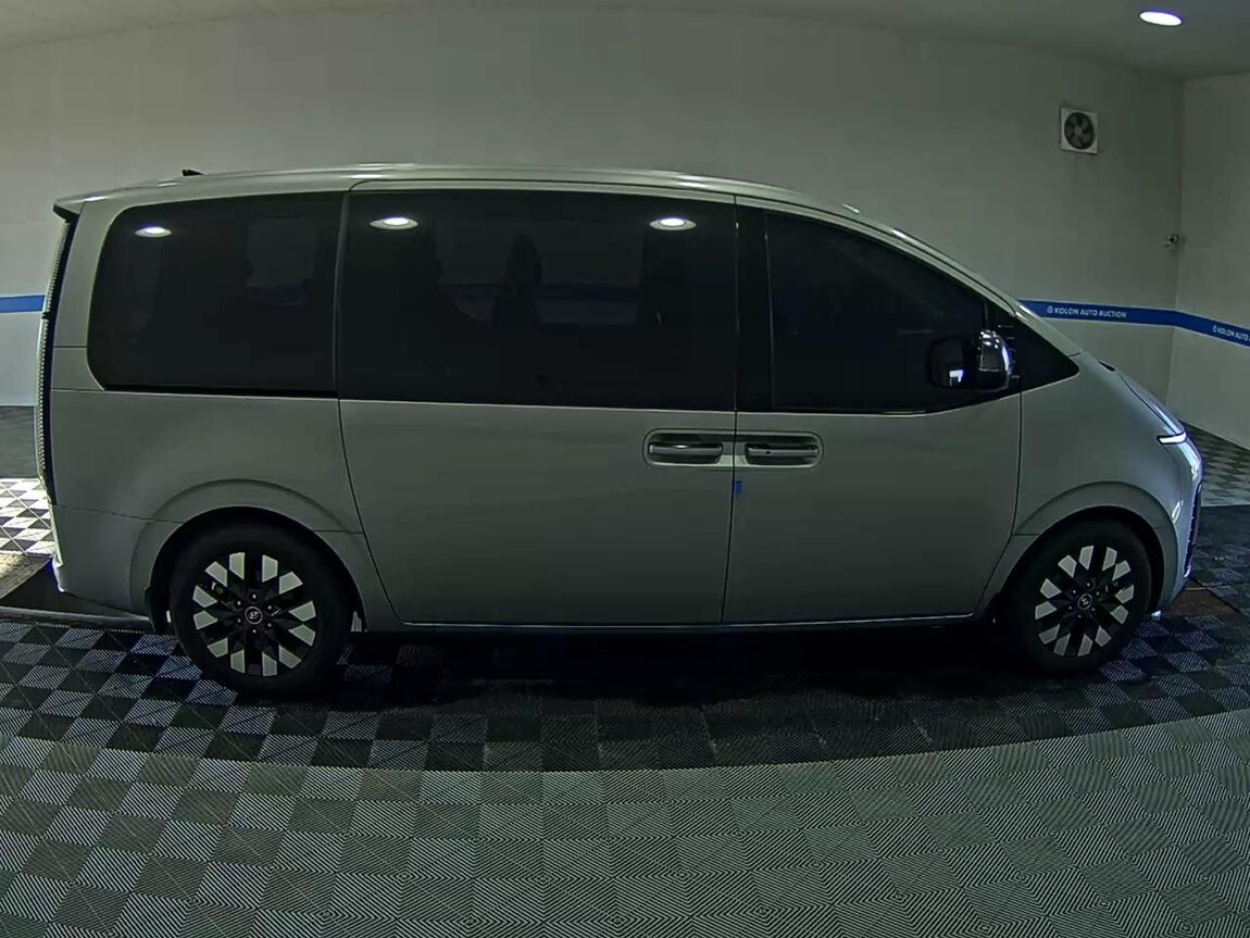 HYUNDAI STARIA 2.2 DIESEL LOUNGE 9-SEATER 4WD PRESTIGE 2023 - zdjęcie 4