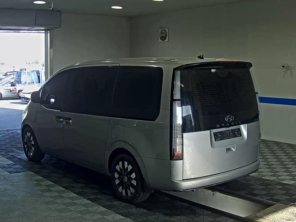 HYUNDAI STARIA 2.2 DIESEL LOUNGE 9-SEATER 4WD PRESTIGE 2023 - zdjęcie 6
