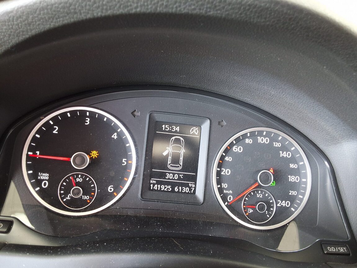 VOLKSWAGEN TIGUAN 2.0 TDI BLUEMOTION PREMIUM 2015 - zdjęcie 10