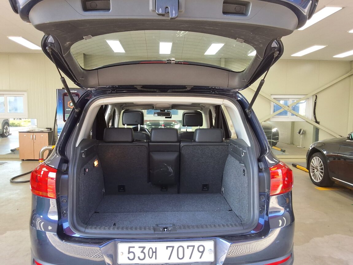 VOLKSWAGEN TIGUAN 2.0 TDI BLUEMOTION PREMIUM 2015 - zdjęcie 16