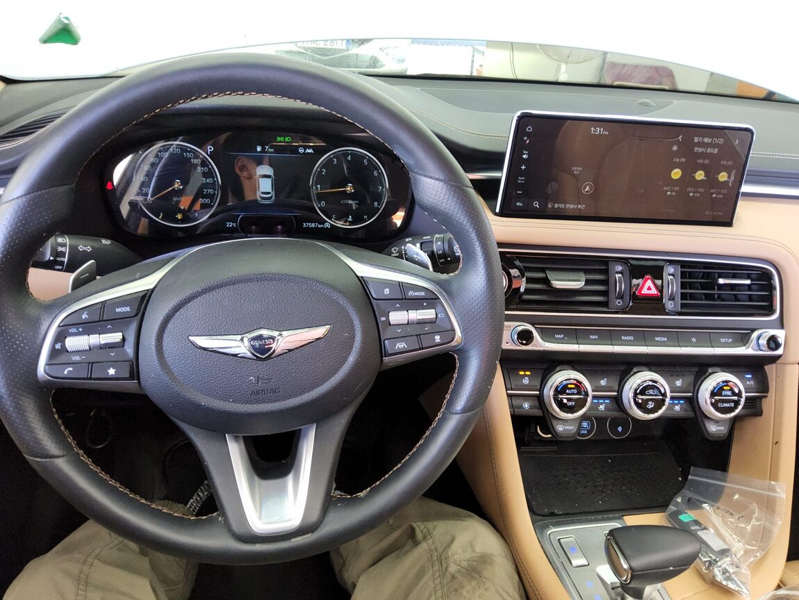 GENESIS THE NEW G70 GASOLINE 2.0T AWD SHOOTING BRAKE PREMIUM 2023 - zdjęcie 17