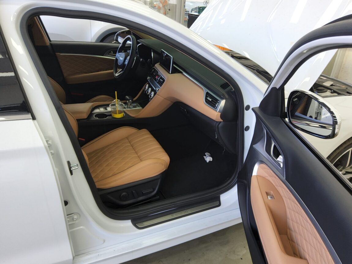 GENESIS THE NEW G70 GASOLINE 2.0T AWD SHOOTING BRAKE PREMIUM 2023 - zdjęcie 14
