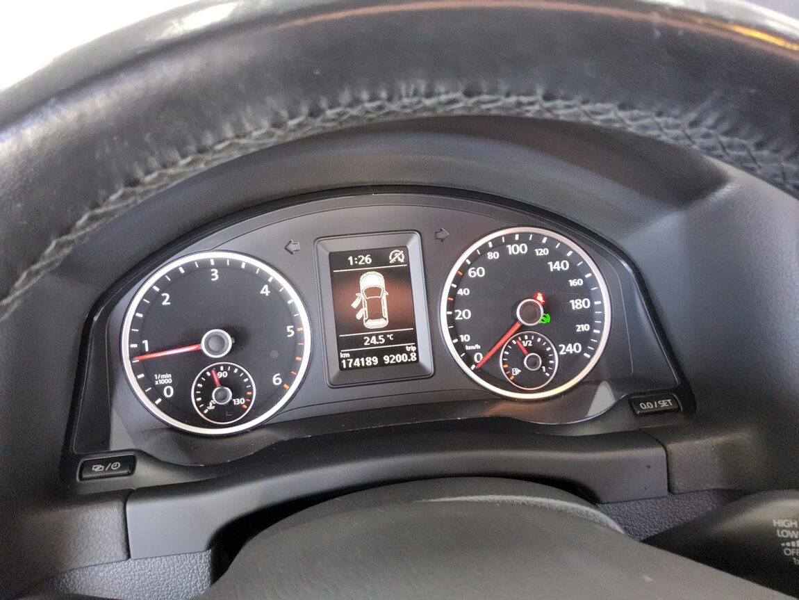 VOLKSWAGEN TIGUAN 2.0 TDI BLUEMOTION PREMIUM 2014 - zdjęcie 9