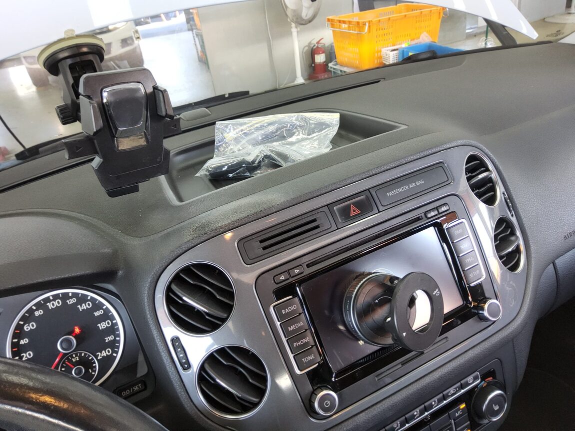 VOLKSWAGEN TIGUAN 2.0 TDI BLUEMOTION PREMIUM 2014 - zdjęcie 17