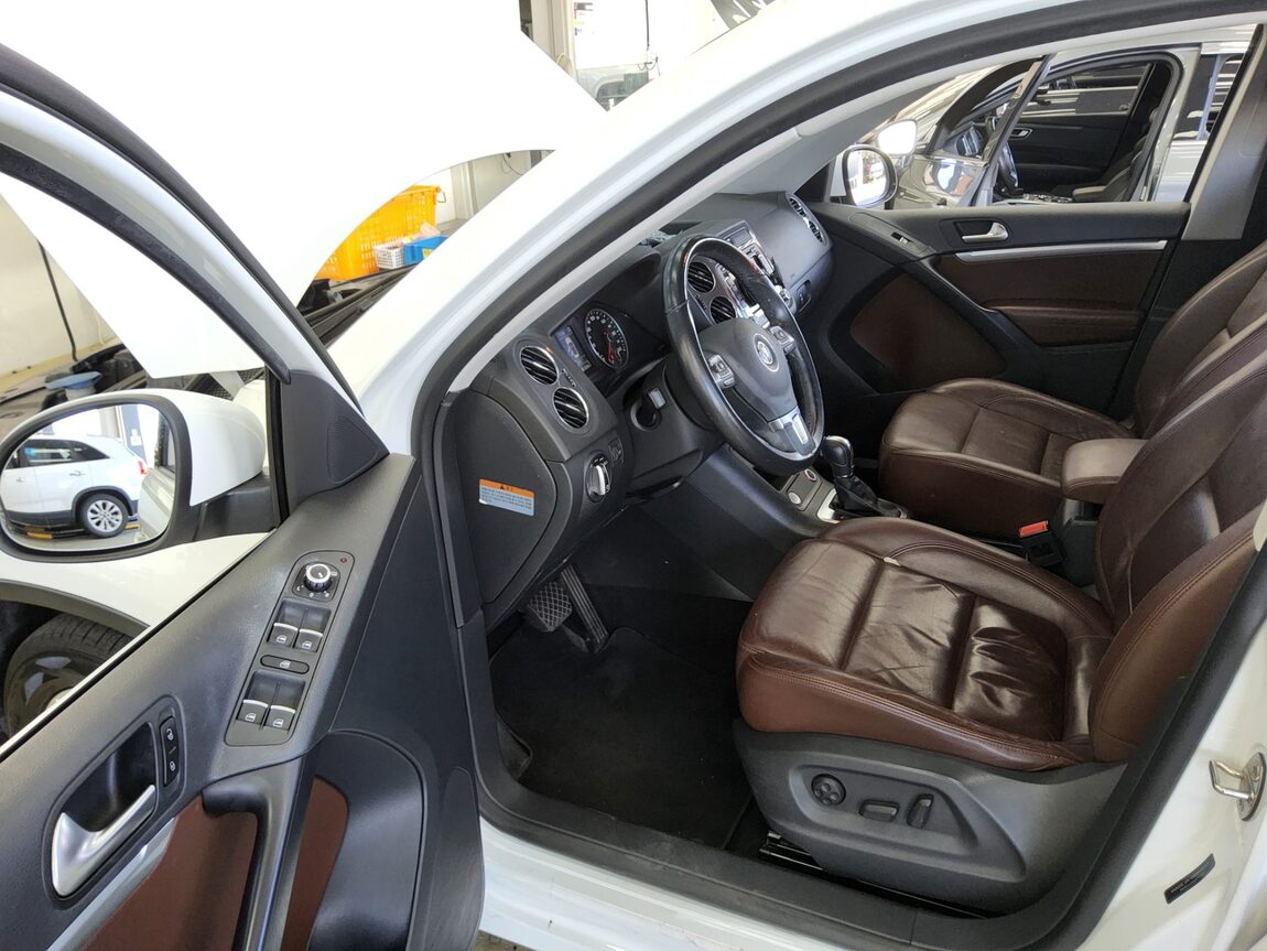 VOLKSWAGEN TIGUAN 2.0 TDI BLUEMOTION PREMIUM 2014 - zdjęcie 10