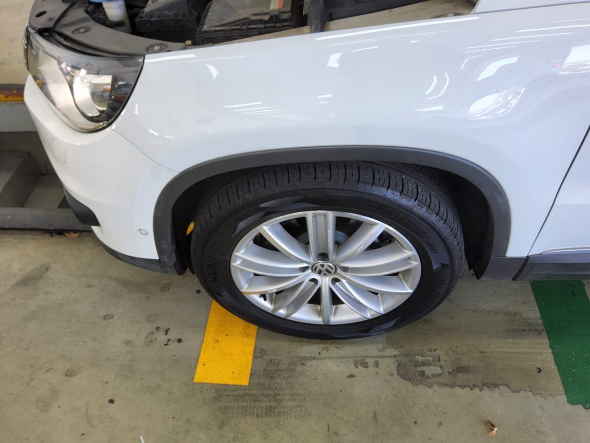 VOLKSWAGEN TIGUAN 2.0 TDI BLUEMOTION PREMIUM 2014 - zdjęcie 21