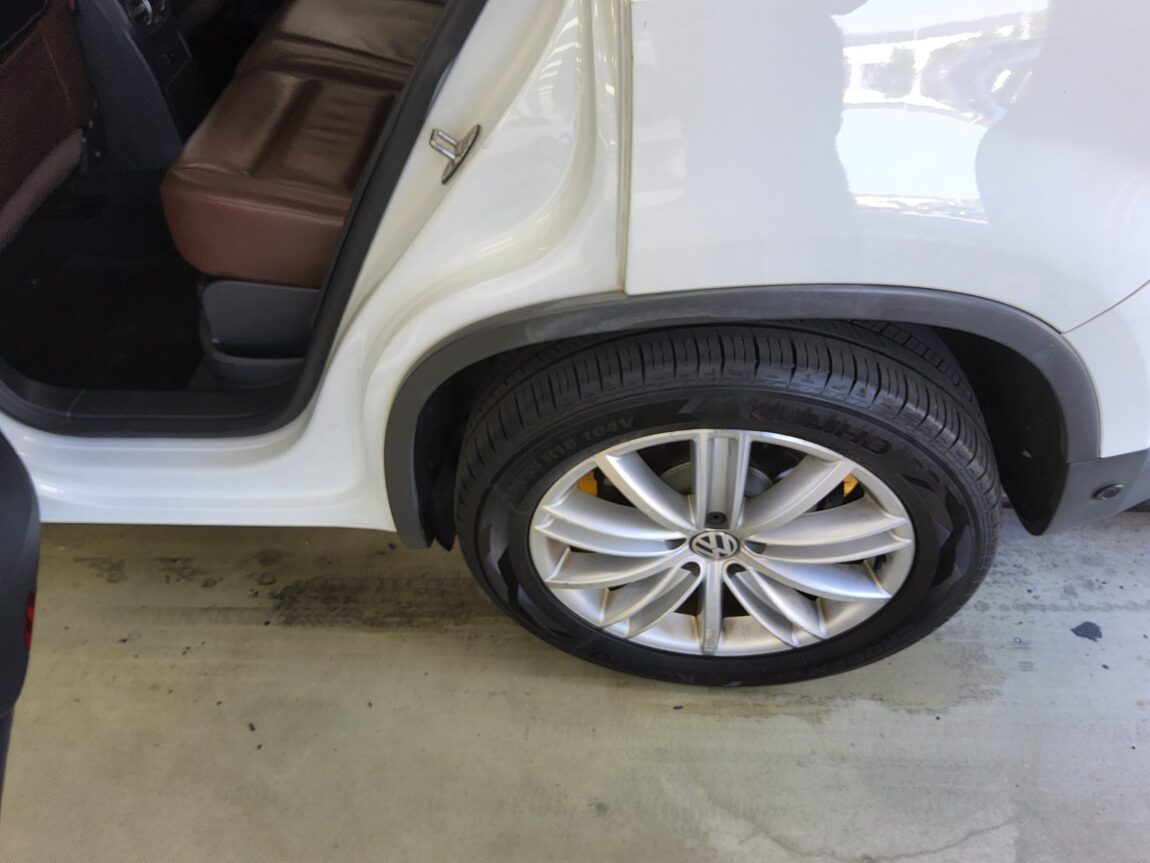 VOLKSWAGEN TIGUAN 2.0 TDI BLUEMOTION PREMIUM 2014 - zdjęcie 22