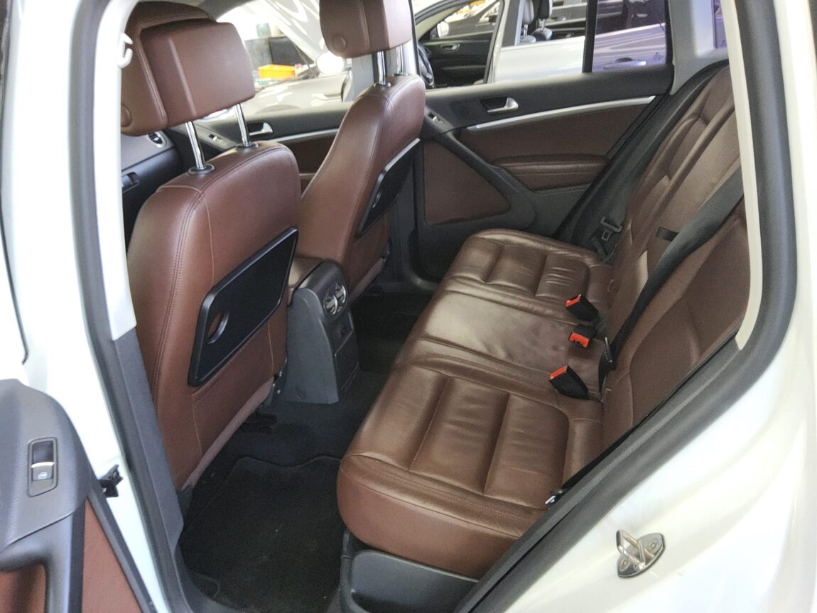 VOLKSWAGEN TIGUAN 2.0 TDI BLUEMOTION PREMIUM 2014 - zdjęcie 12