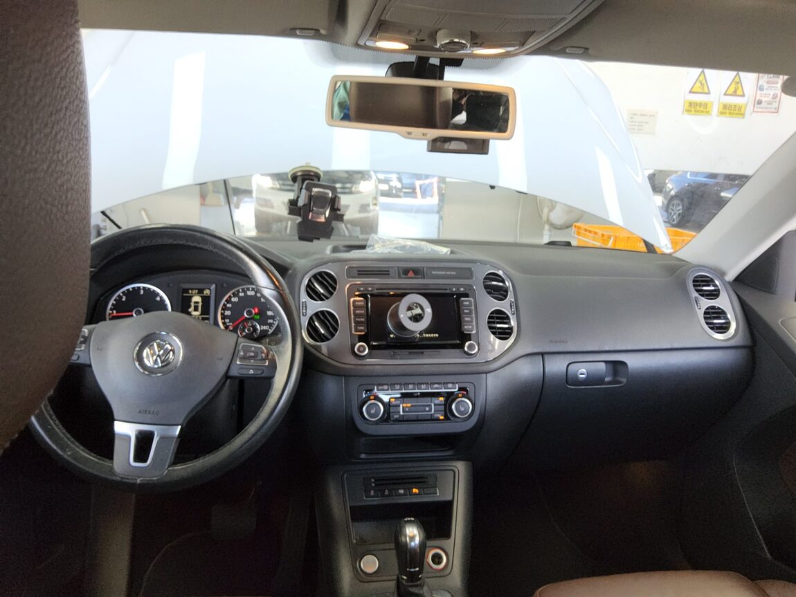 VOLKSWAGEN TIGUAN 2.0 TDI BLUEMOTION PREMIUM 2014 - zdjęcie 11