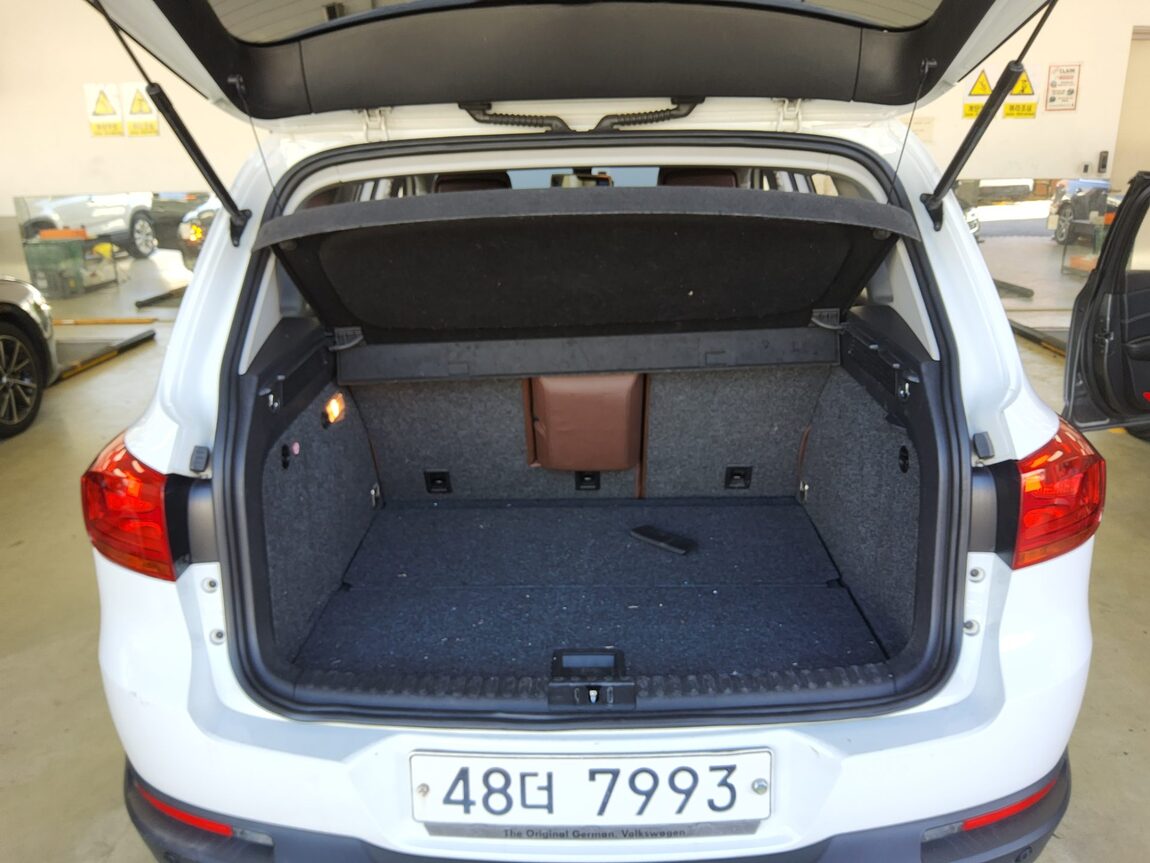 VOLKSWAGEN TIGUAN 2.0 TDI BLUEMOTION PREMIUM 2014 - zdjęcie 15