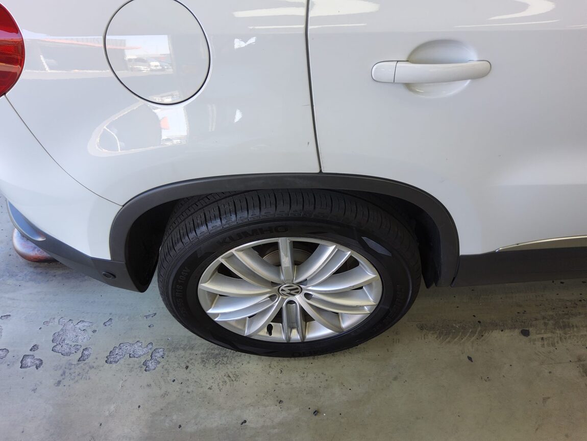 VOLKSWAGEN TIGUAN 2.0 TDI BLUEMOTION PREMIUM 2014 - zdjęcie 24