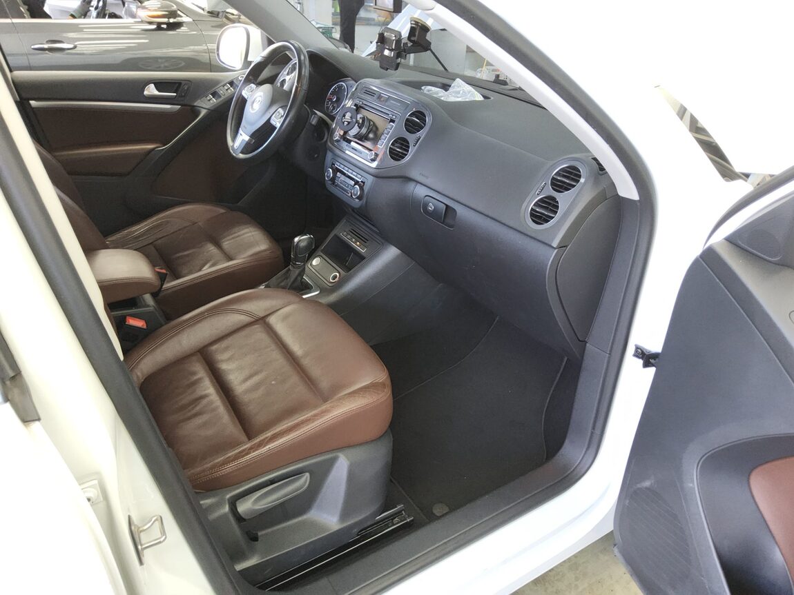 VOLKSWAGEN TIGUAN 2.0 TDI BLUEMOTION PREMIUM 2014 - zdjęcie 14