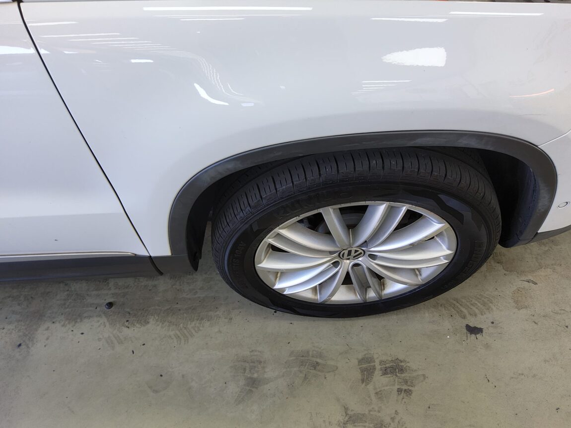 VOLKSWAGEN TIGUAN 2.0 TDI BLUEMOTION PREMIUM 2014 - zdjęcie 23