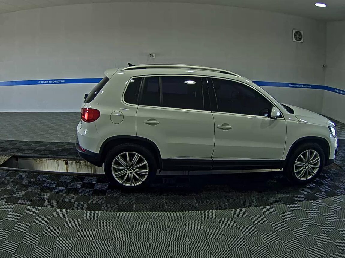 VOLKSWAGEN TIGUAN 2.0 TDI BLUEMOTION PREMIUM 2014 - zdjęcie 4